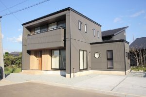 甲斐市長塚 四角の家＋Ｏｎｅ「アリーゼ」