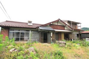 国道20号線沿いの土地：204坪 建物：59坪の中古住宅