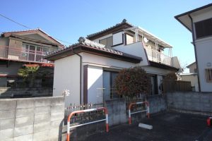 上石田２丁目 石田小学校の北方向に位置する中古住宅